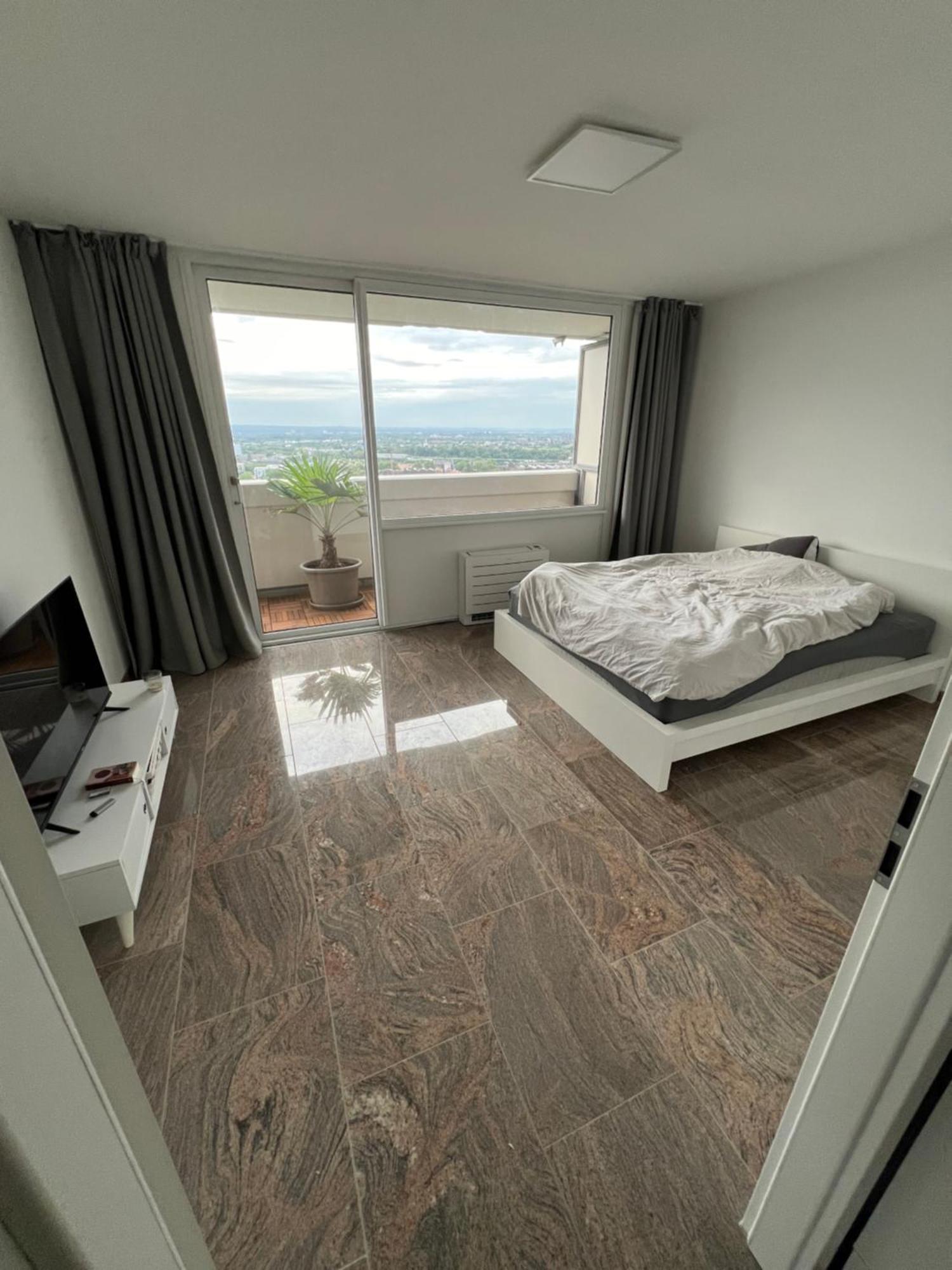 Axa Tower Apartment